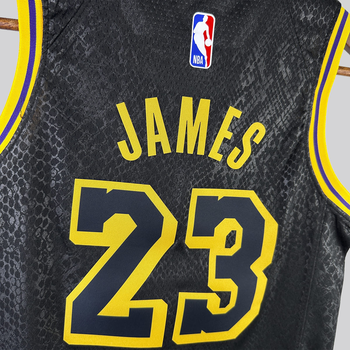 Regata NBA Los Angeles Lakers Mamba Edition N°23 James - Preto